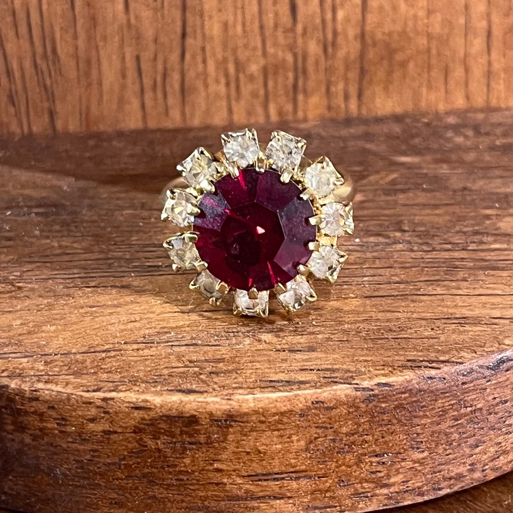 Vtg Gold Tone Large Ruby Red Rhinestone Halo Cocktail Statement Adjust. Ring 5.5